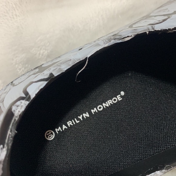 Marilyn Monroe scrub clog - Picture 5 of 10